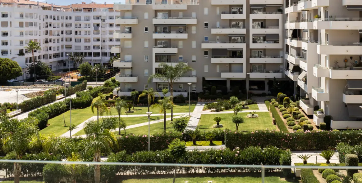 Sale of middle floor apartment in La Campana 1