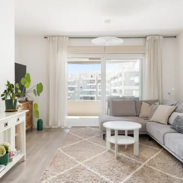 Sale of middle floor apartment in La Campana