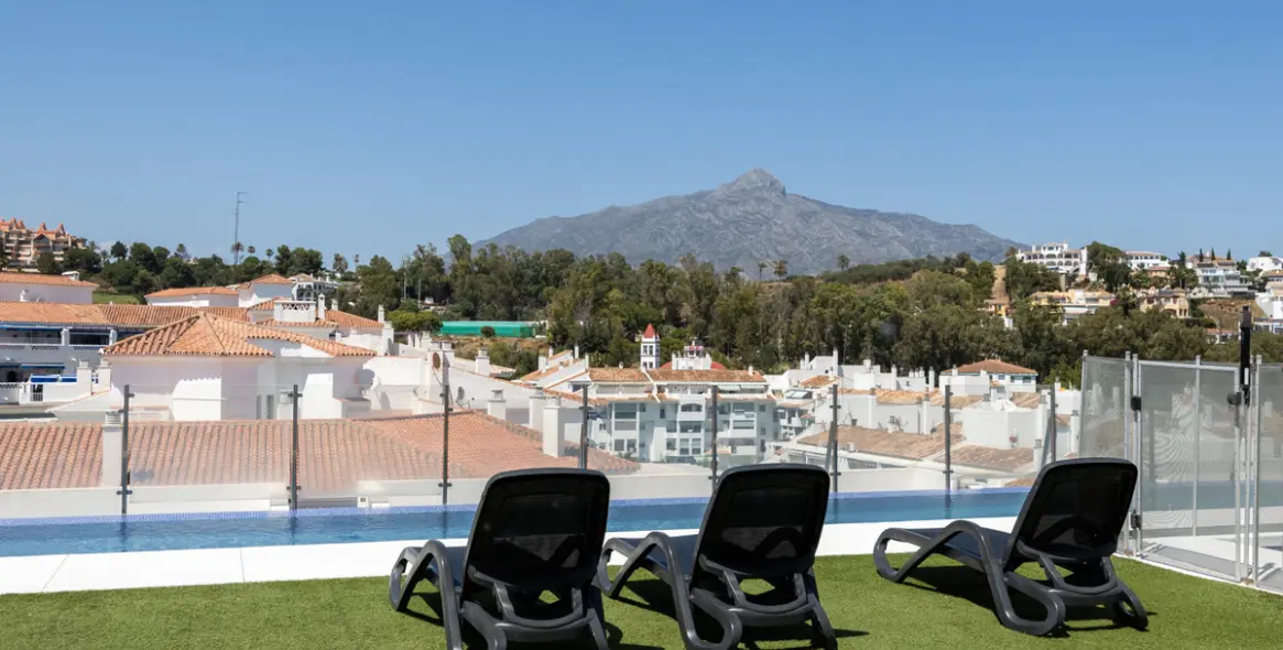 Sale of middle floor apartment in La Campana 4