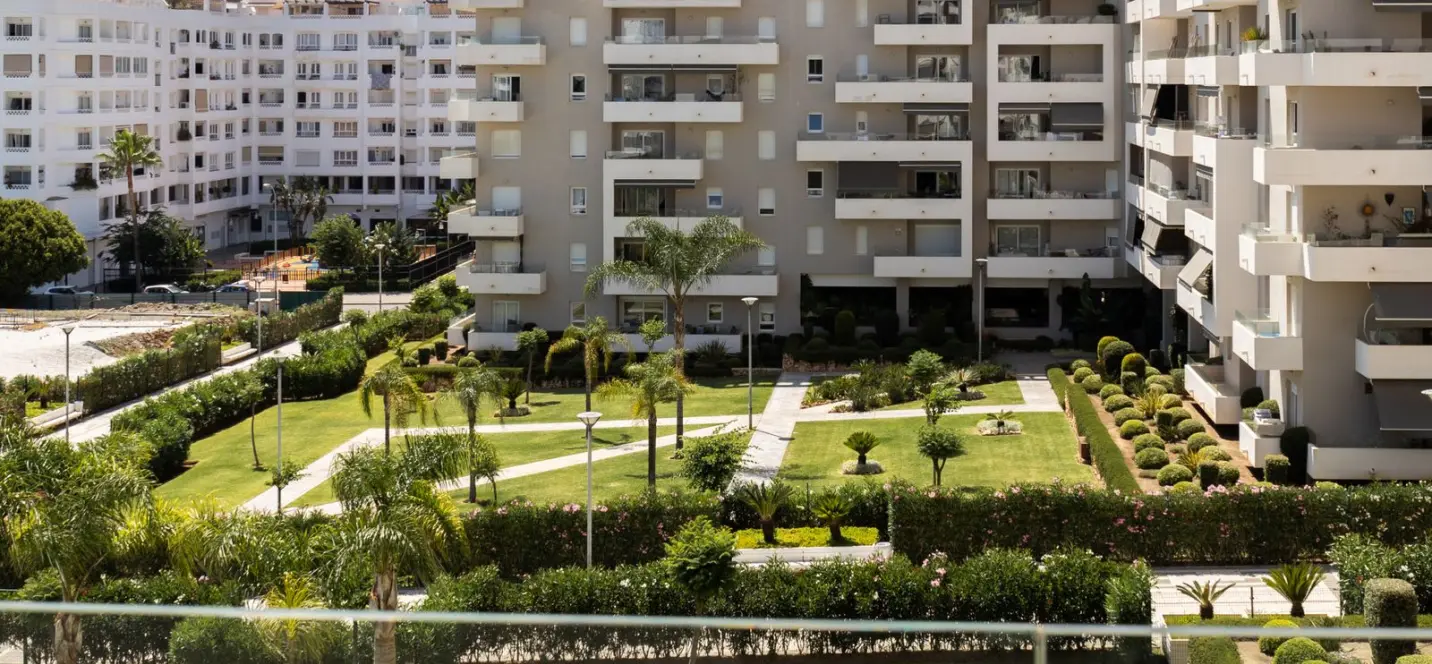 Venta de apartamento en planta media en La Campana 0