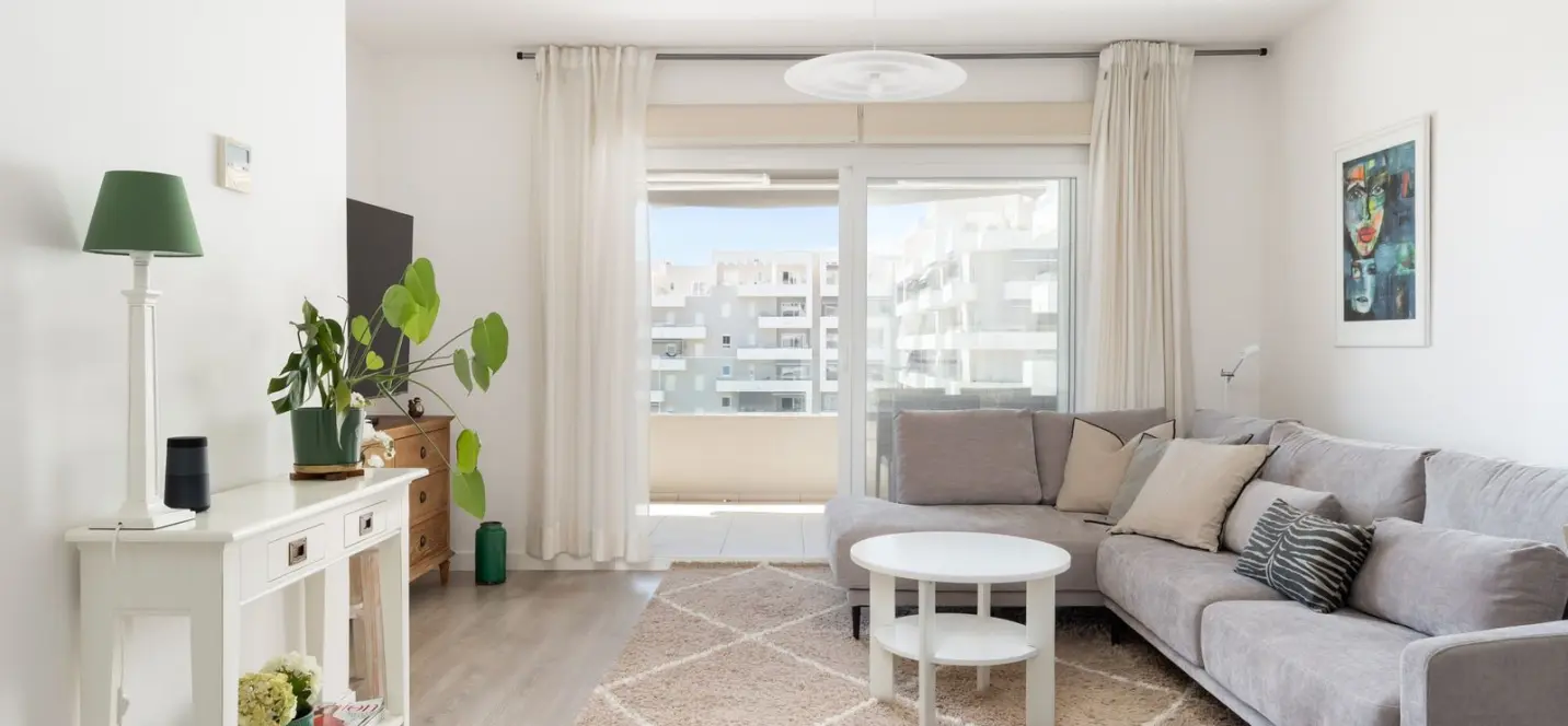 Venta de apartamento en planta media en La Campana 1