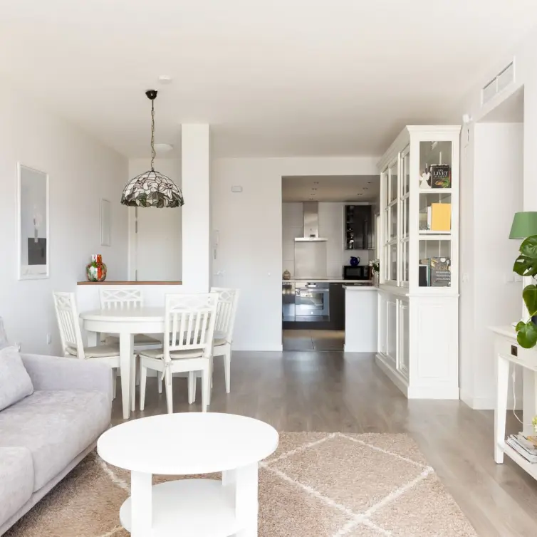 Venta de apartamento en planta media en La Campana