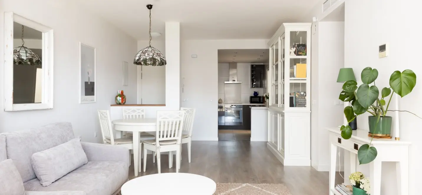 Venta de apartamento en planta media en La Campana 2