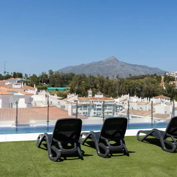Venta de apartamento en planta media en La Campana