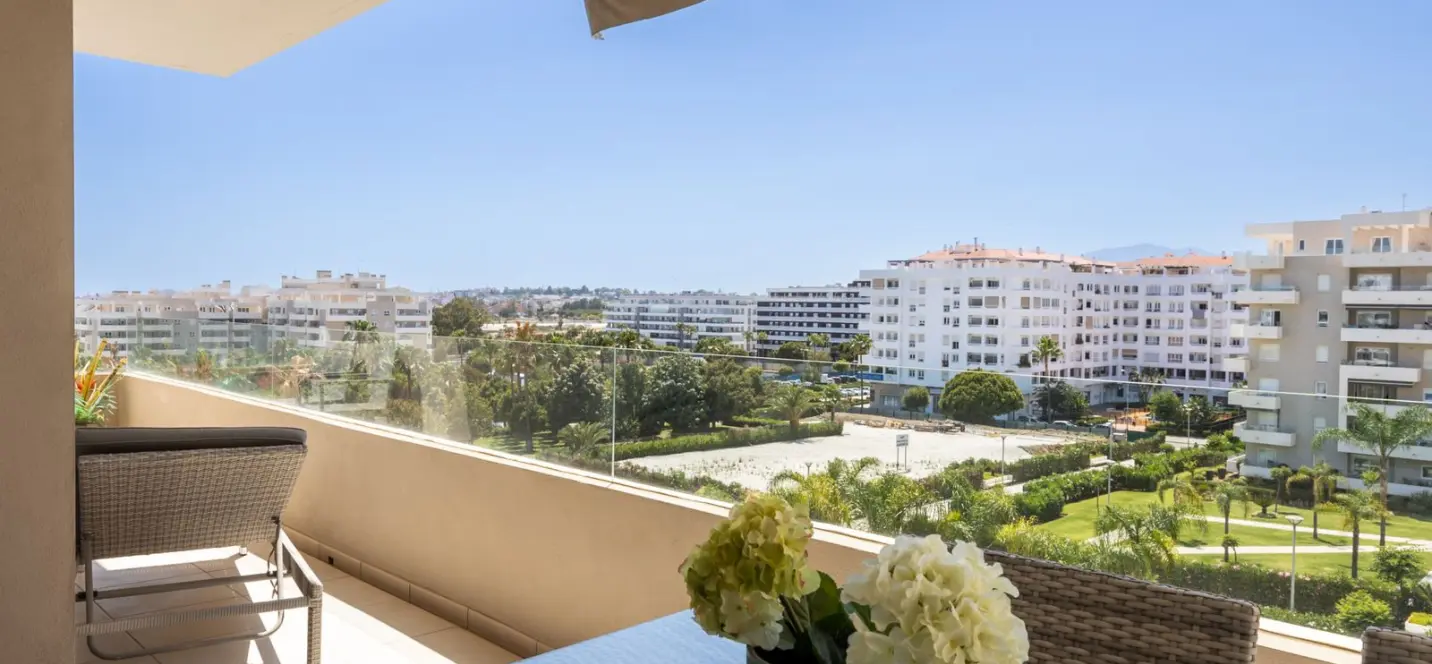 Venta de apartamento en planta media en La Campana 4
