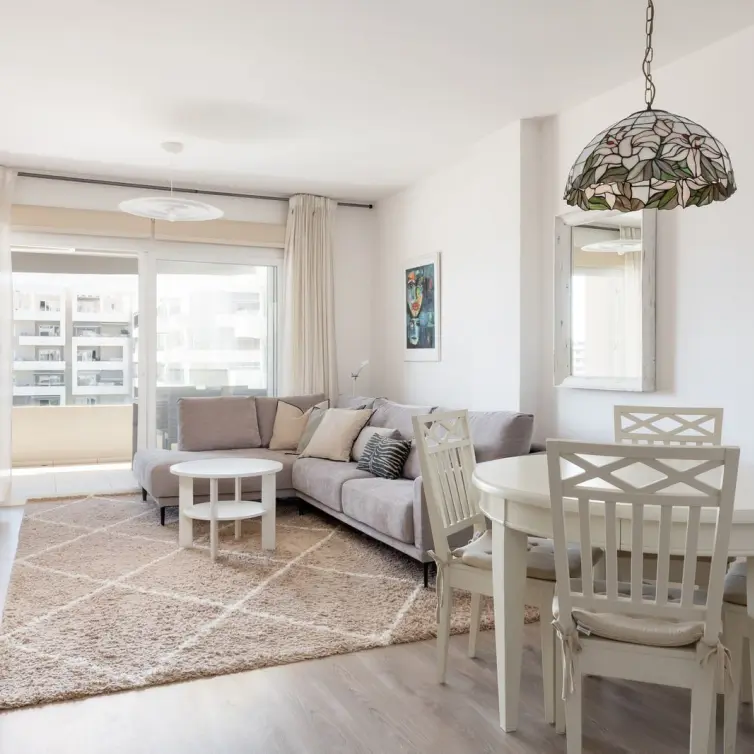 Venta de apartamento en planta media en La Campana