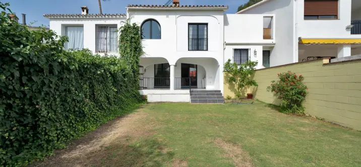 Продажа таунхауса в Estepona 1