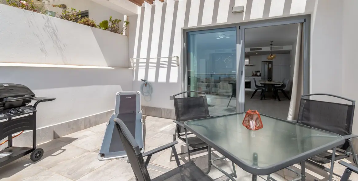 Sale of middle floor apartment in Benalmadena Pueblo 3