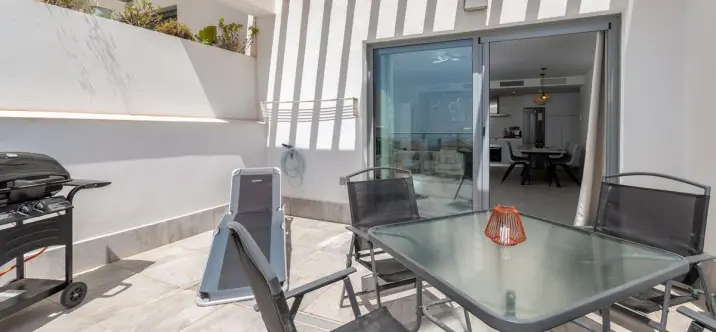 Sale of middle floor apartment in Benalmadena Pueblo 2