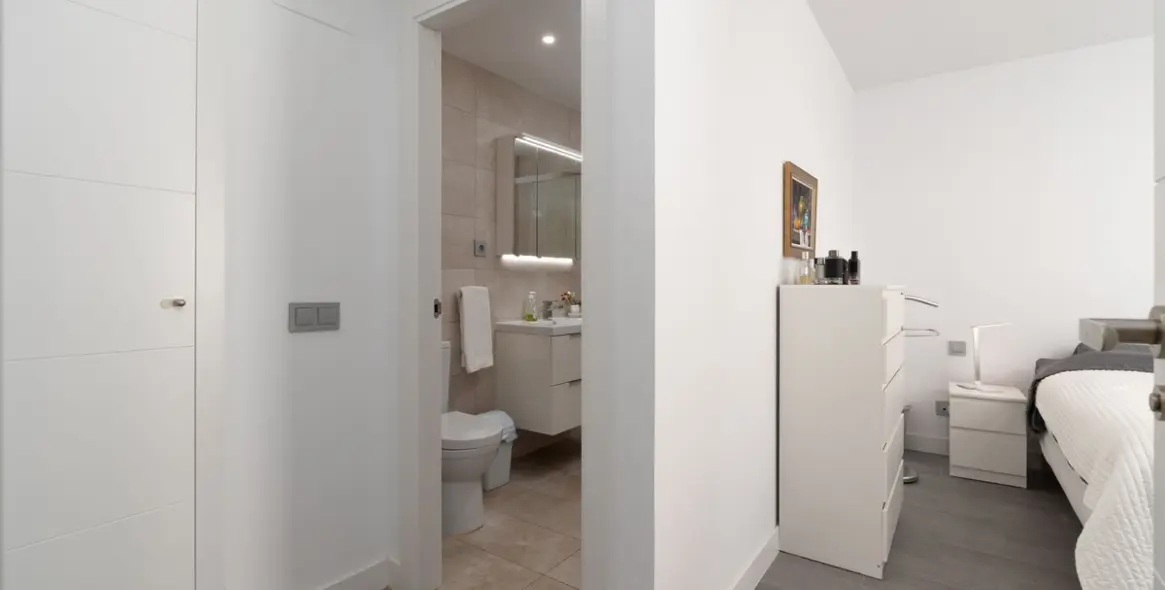 Sale of middle floor apartment in Benalmadena Pueblo 14