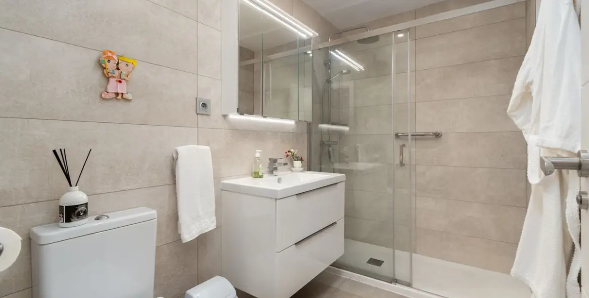 Sale of middle floor apartment in Benalmadena Pueblo 15