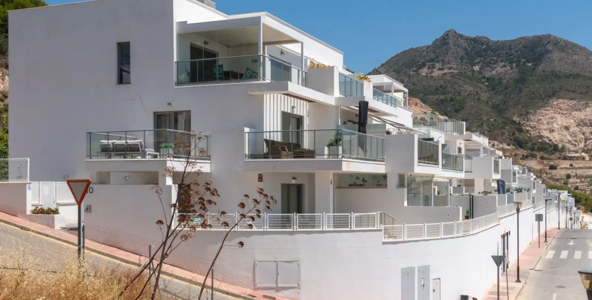Sale of middle floor apartment in Benalmadena Pueblo 30