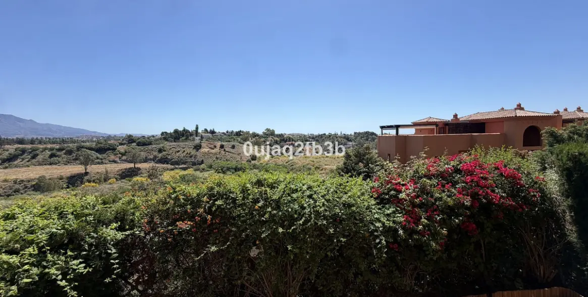 Sale of ground floor apartment in Benahavís 1