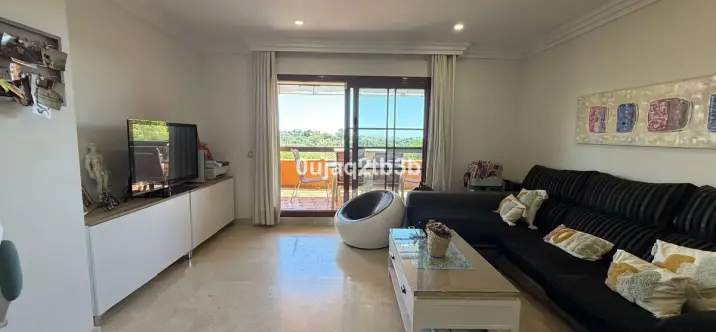 Sale of ground floor apartment in Benahavís 2