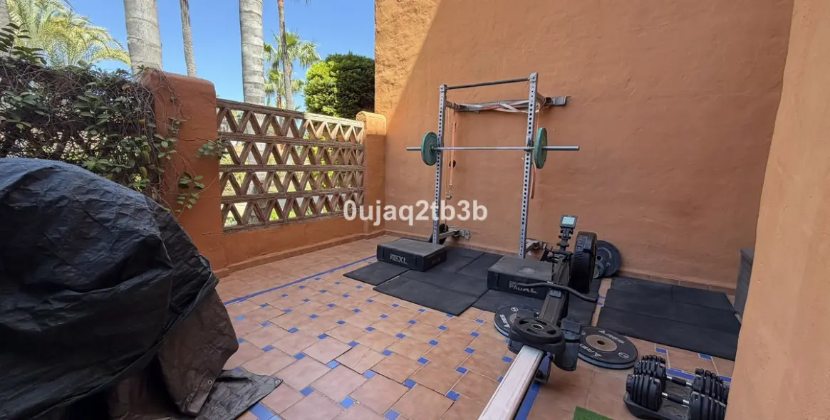 Sale of ground floor apartment in Benahavís 17