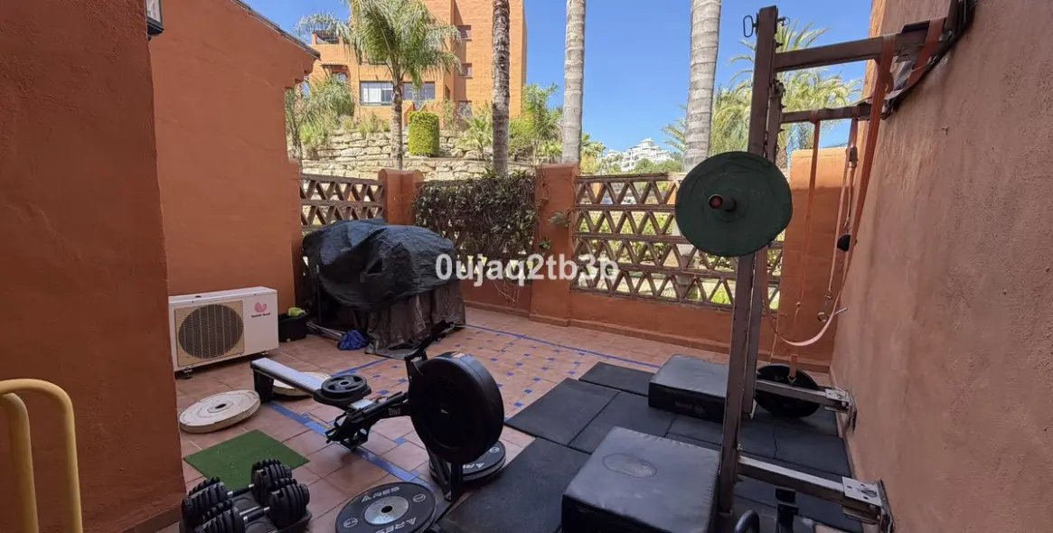 Sale of ground floor apartment in Benahavís 18