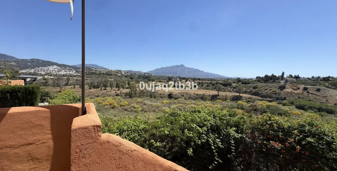 Sale of ground floor apartment in Benahavís 20