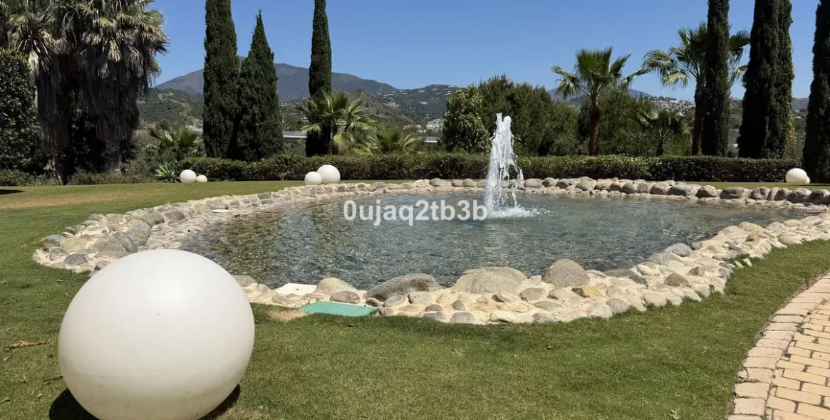 Sale of ground floor apartment in Benahavís 28