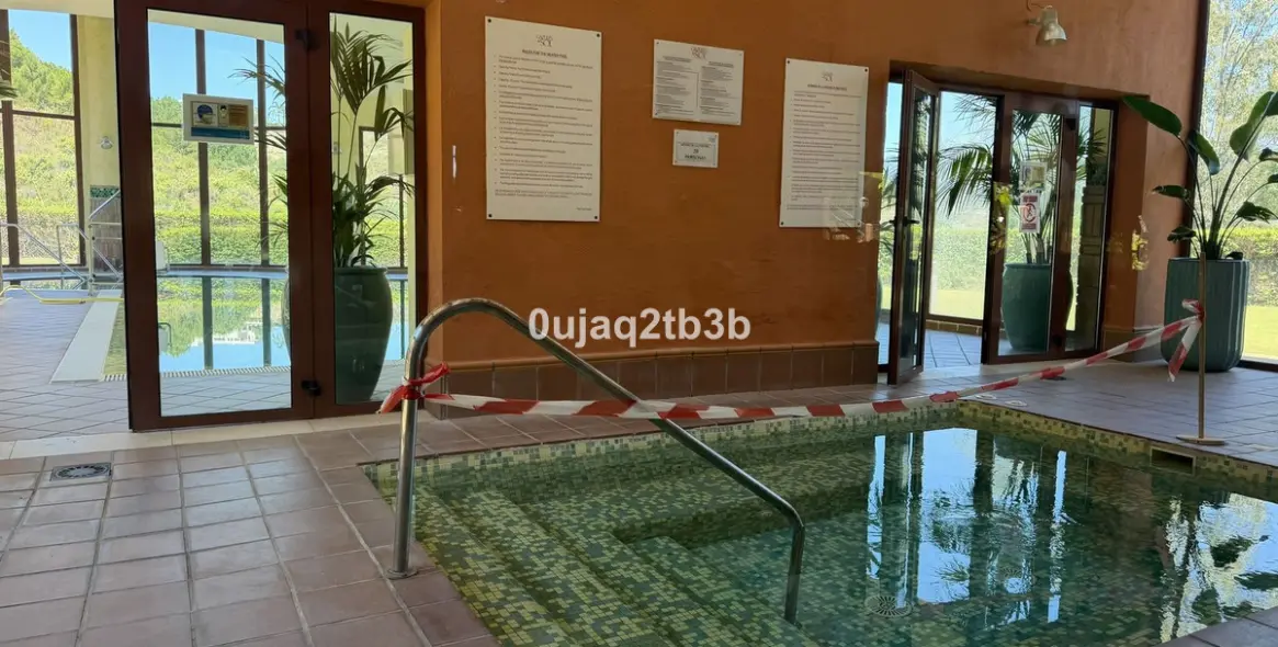 Sale of ground floor apartment in Benahavís 30