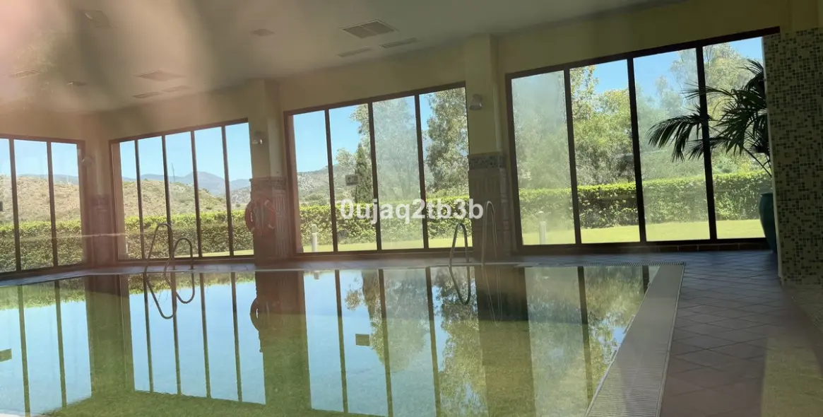 Sale of ground floor apartment in Benahavís 31