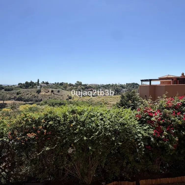 Sale of ground floor apartment in Benahavís