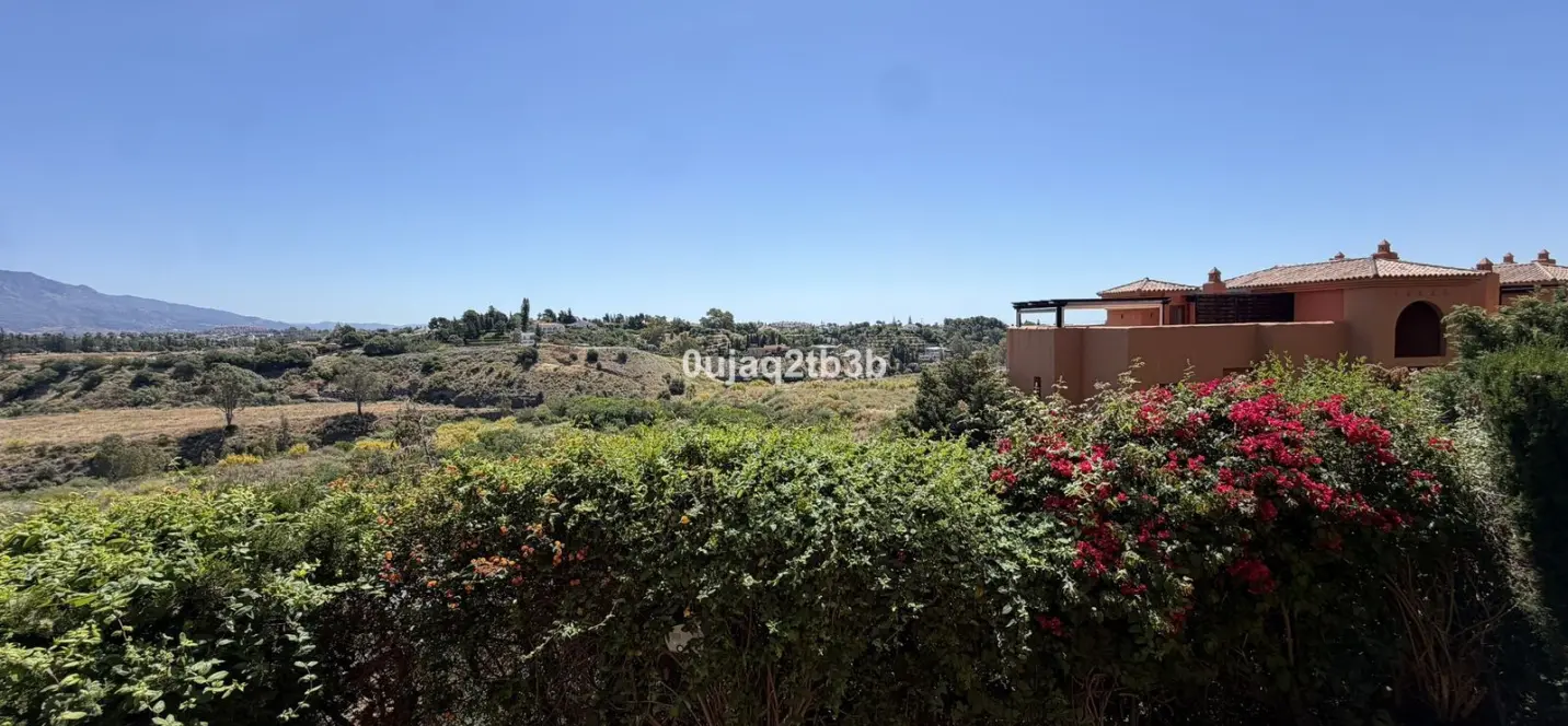 Sale of ground floor apartment in Benahavís 0