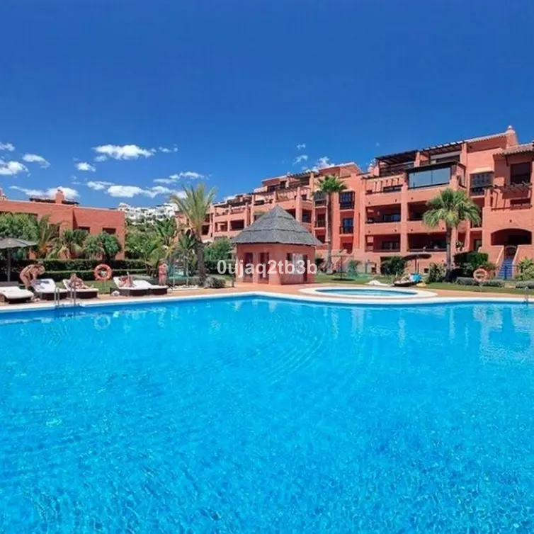 Sale of ground floor apartment in Benahavís