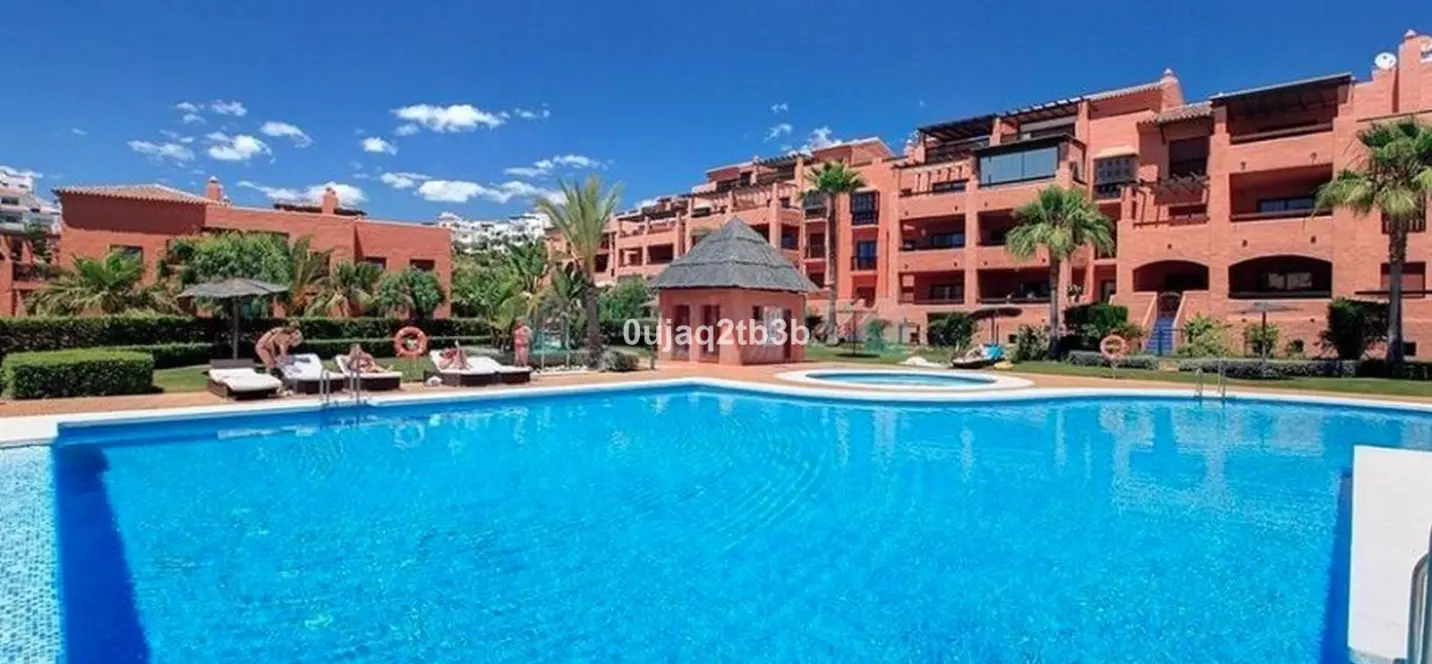 Sale of ground floor apartment in Benahavís 4