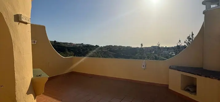 Sale of townhouse in Calahonda 1