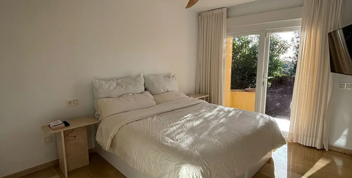 Sale of townhouse in Calahonda 23