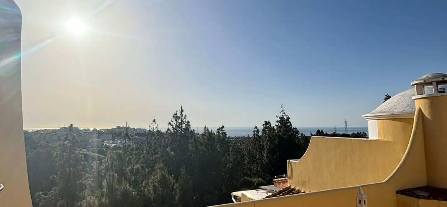 Sale of townhouse in Calahonda 0