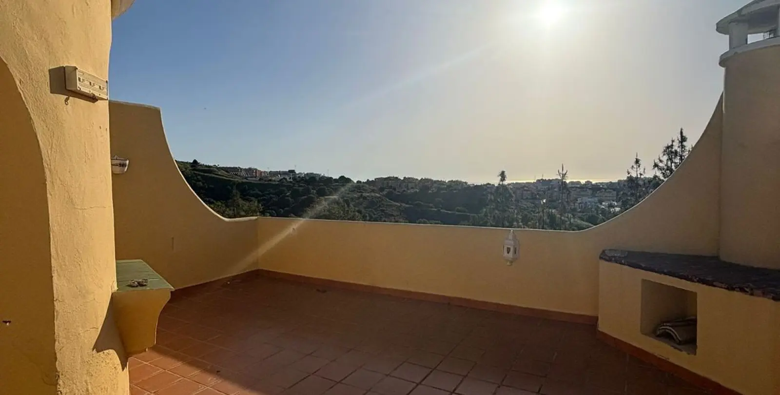 Sale of townhouse in Calahonda 2