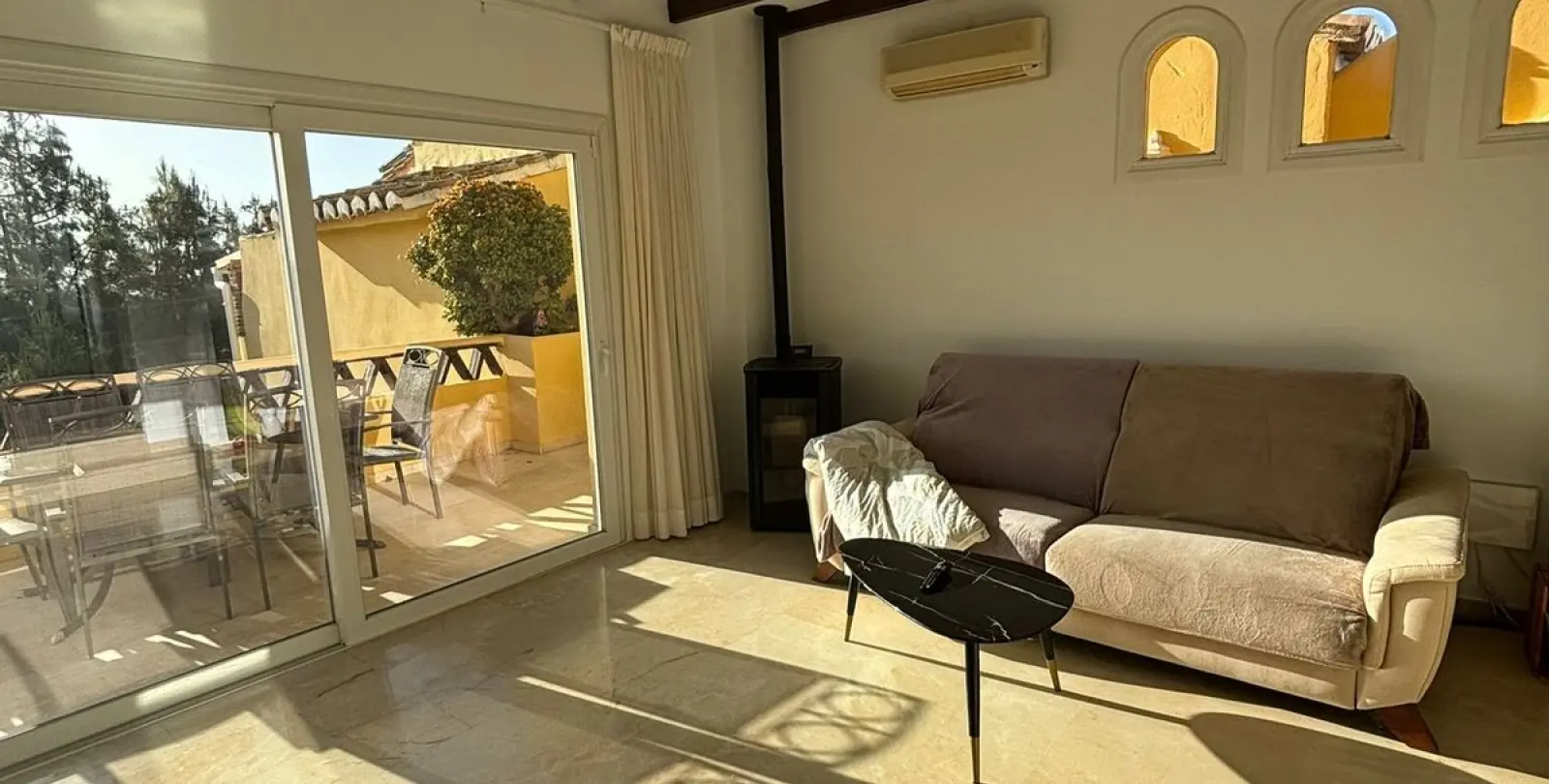 Sale of townhouse in Calahonda 6