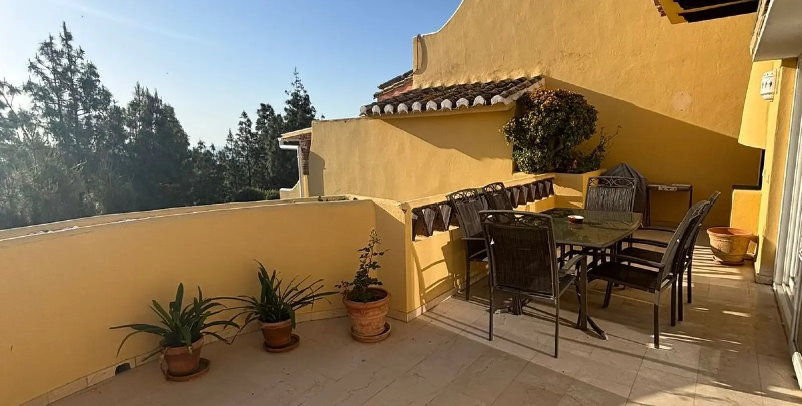 Sale of townhouse in Calahonda 10