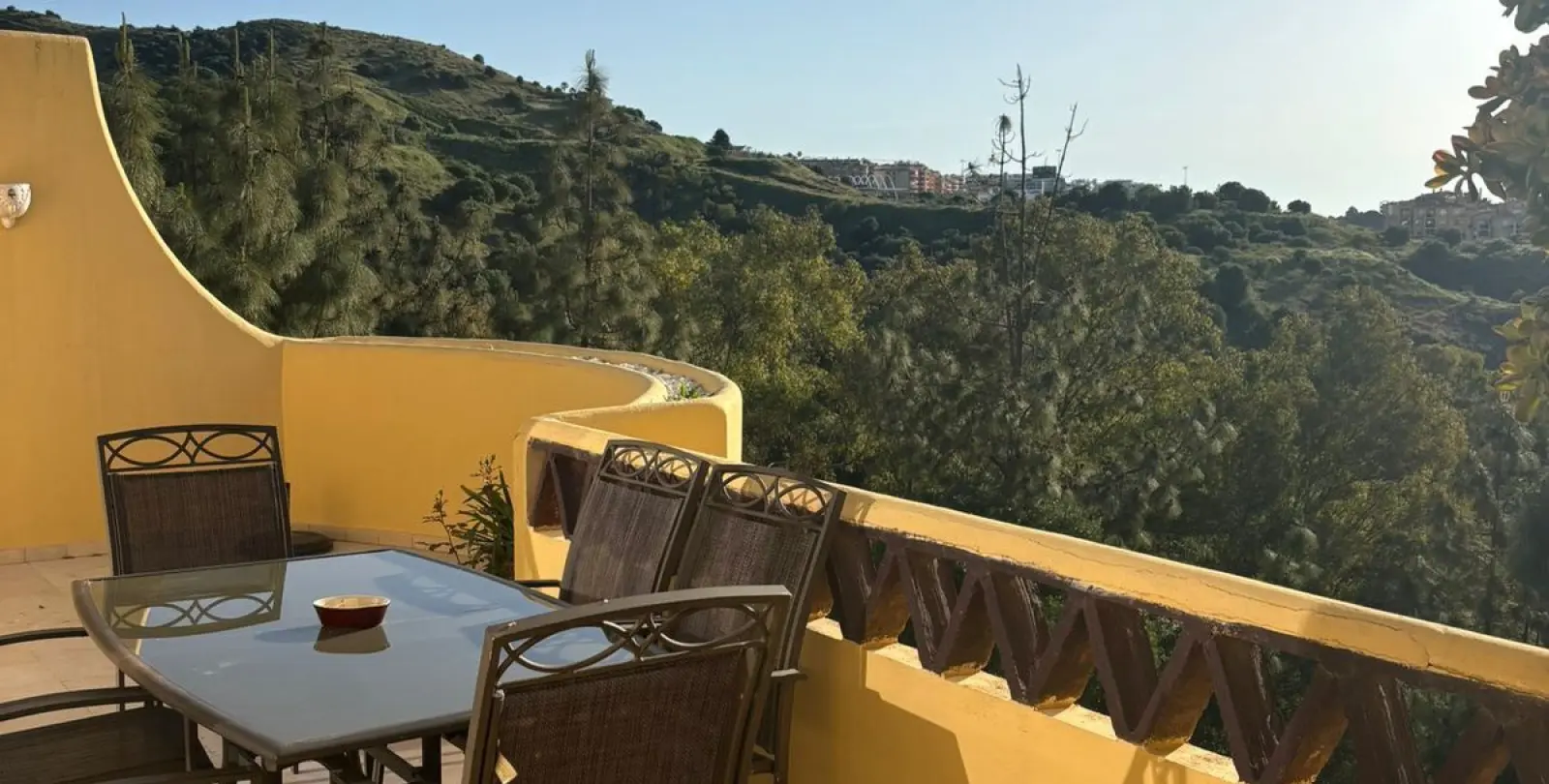 Sale of townhouse in Calahonda 13