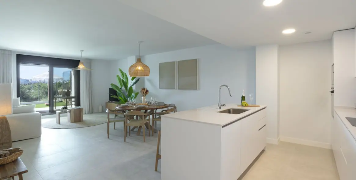 Venta de apartamento en planta baja en Estepona 1