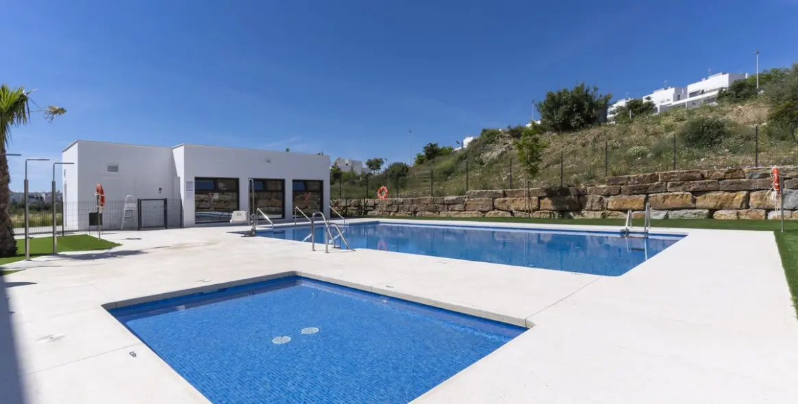 Venta de apartamento en planta baja en Estepona 28