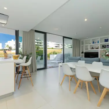 Venta de apartamento en planta media en Higueron