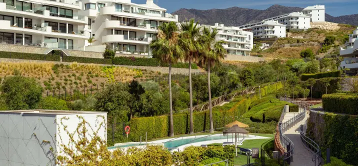 Venta de apartamento en planta media en Higueron 2