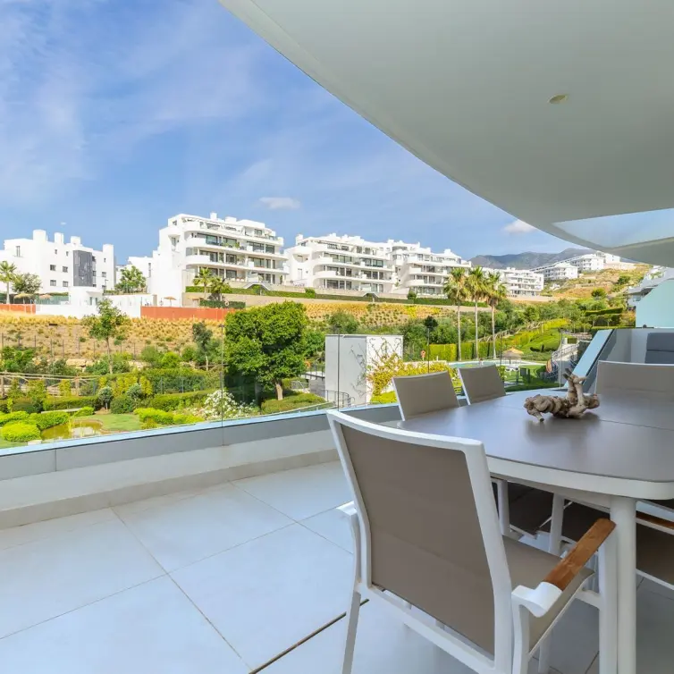 Venta de apartamento en planta media en Higueron