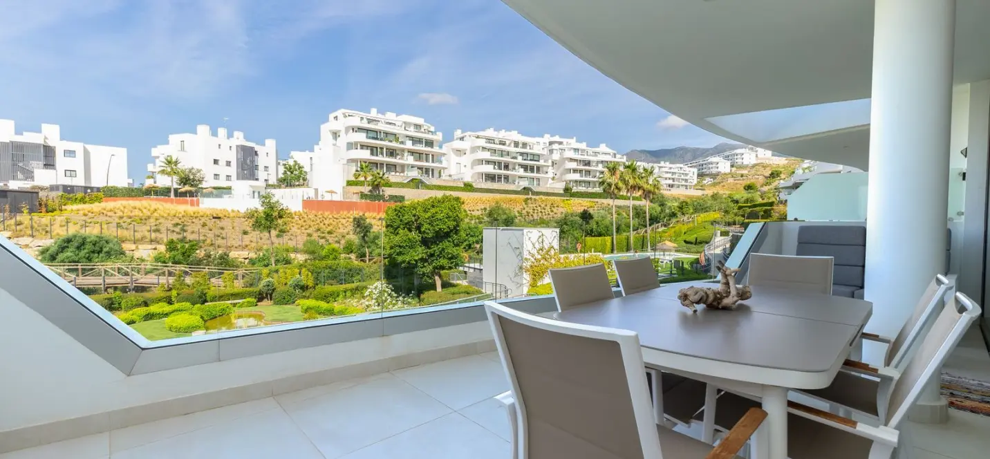Venta de apartamento en planta media en Higueron 0