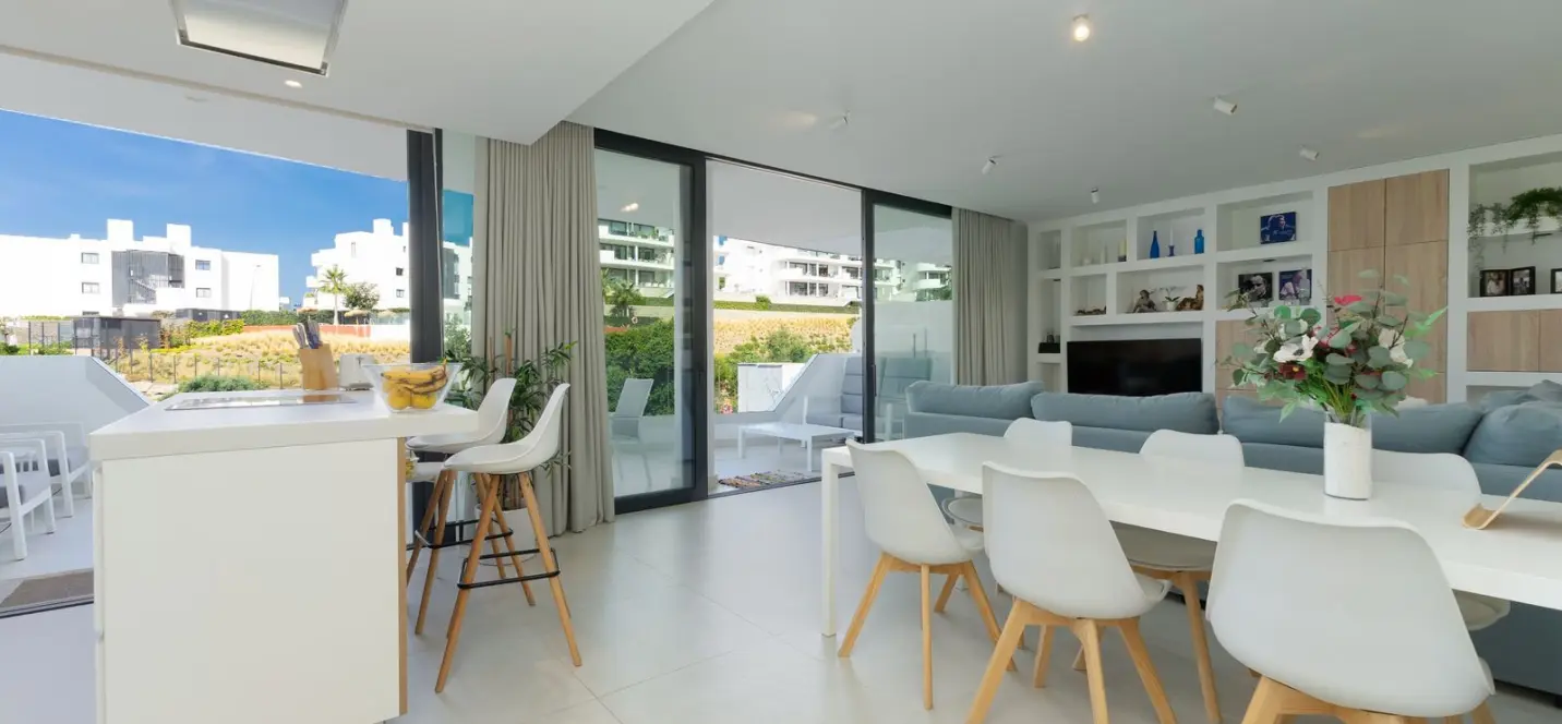 Venta de apartamento en planta media en Higueron 2