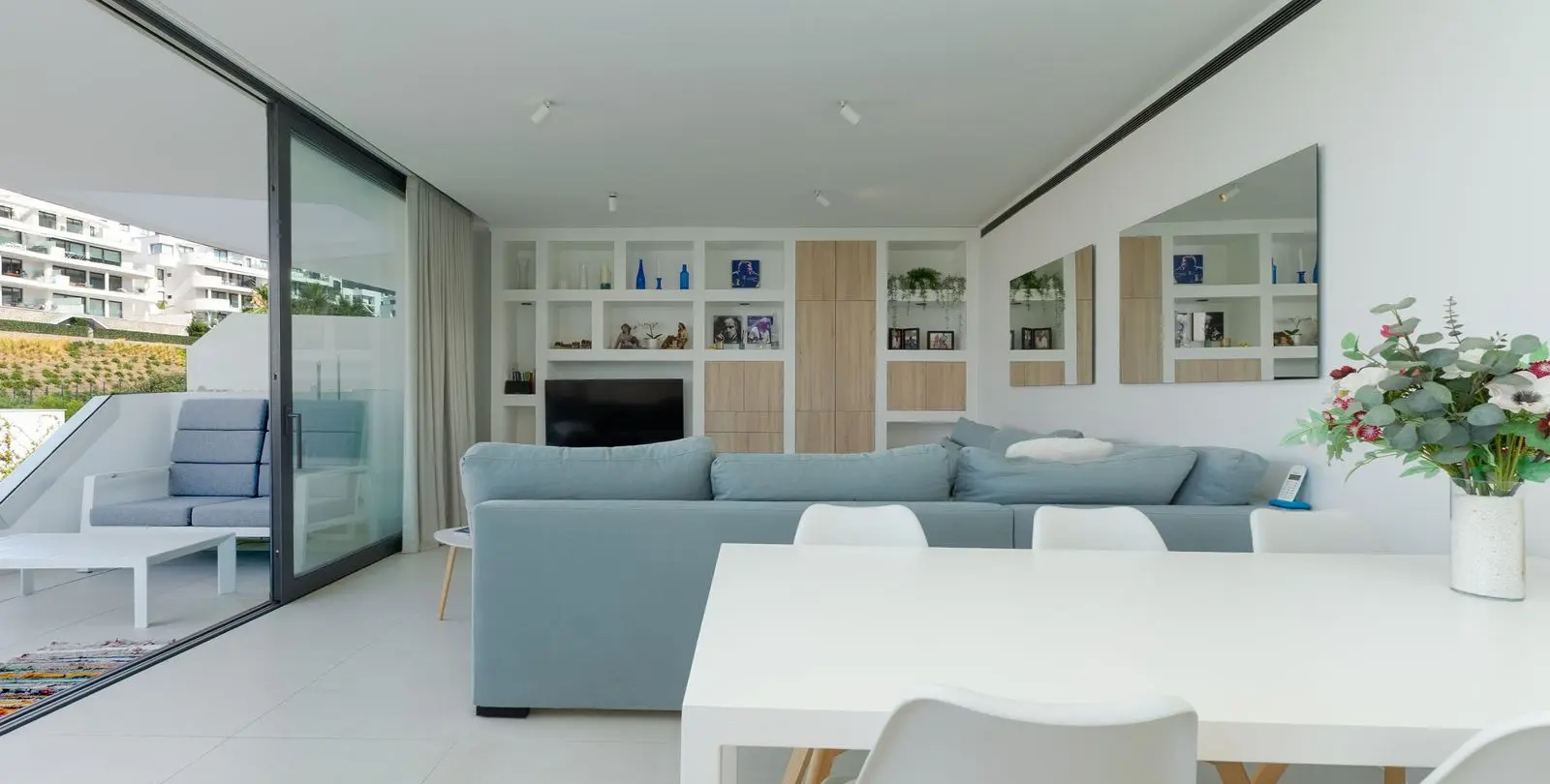 Sale of middle floor apartment in Higueron 5