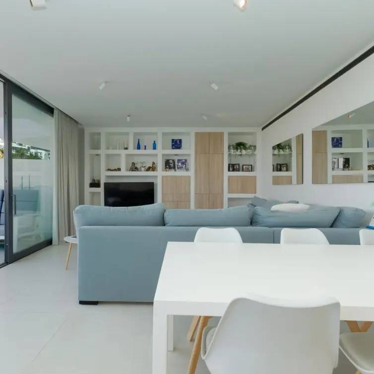 Venta de apartamento en planta media en Higueron