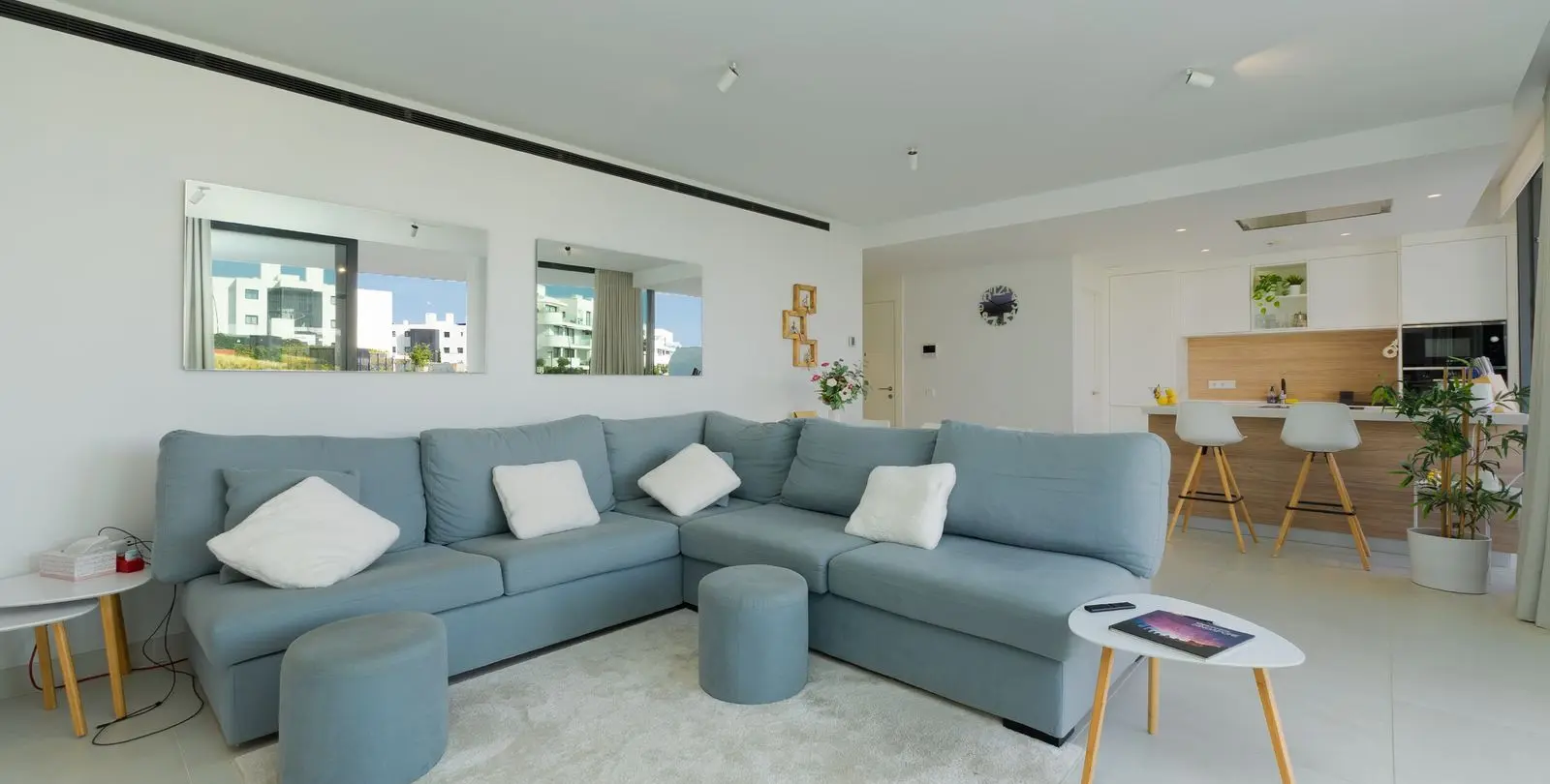 Sale of middle floor apartment in Higueron 7