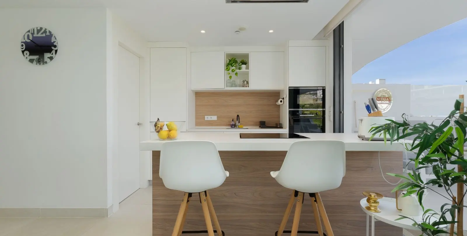 Sale of middle floor apartment in Higueron 10