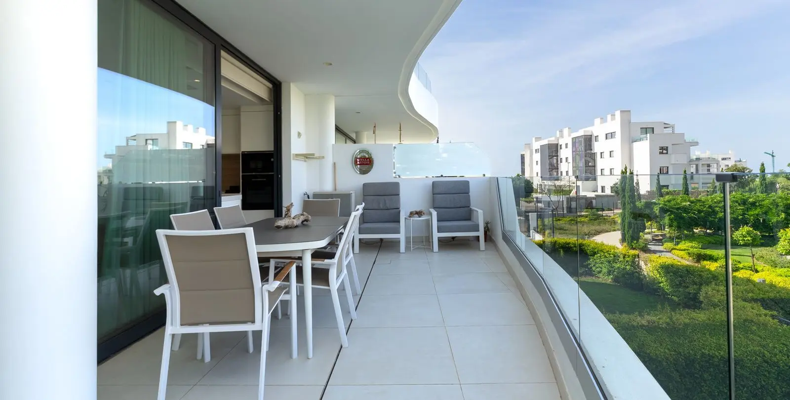 Sale of middle floor apartment in Higueron 13