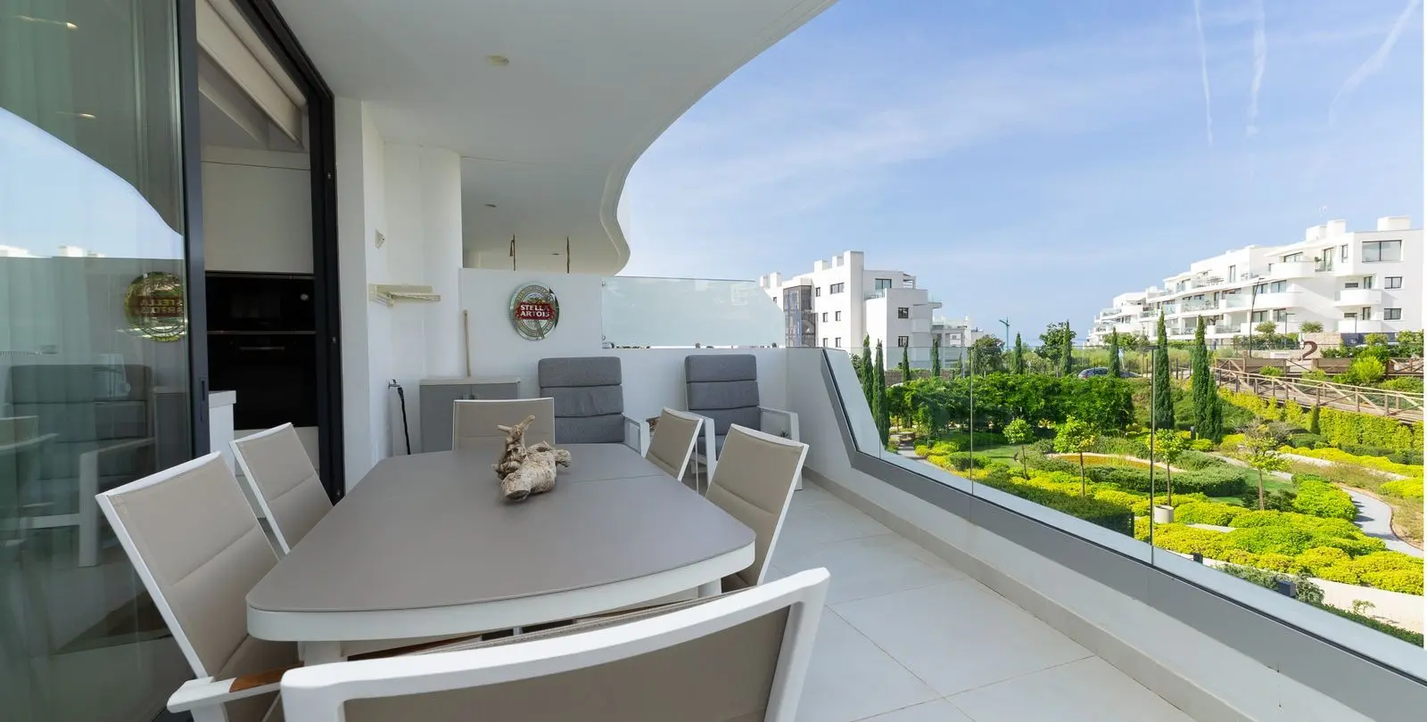 Sale of middle floor apartment in Higueron 14