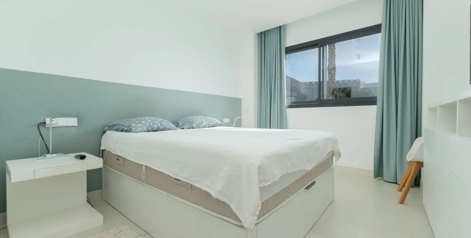 Sale of middle floor apartment in Higueron 19