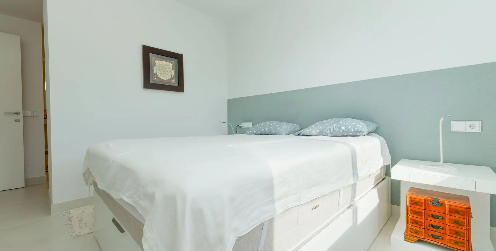 Sale of middle floor apartment in Higueron 21